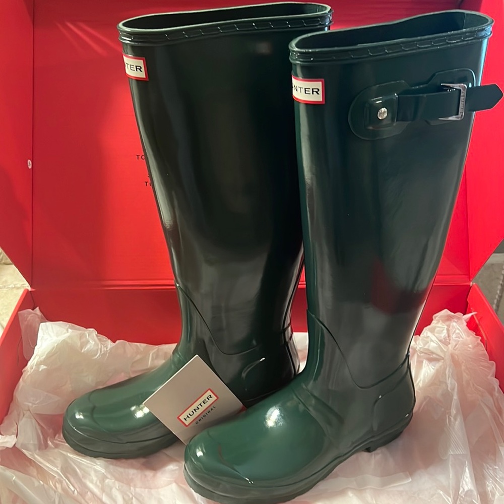 Hunter size 8 tall rain boots